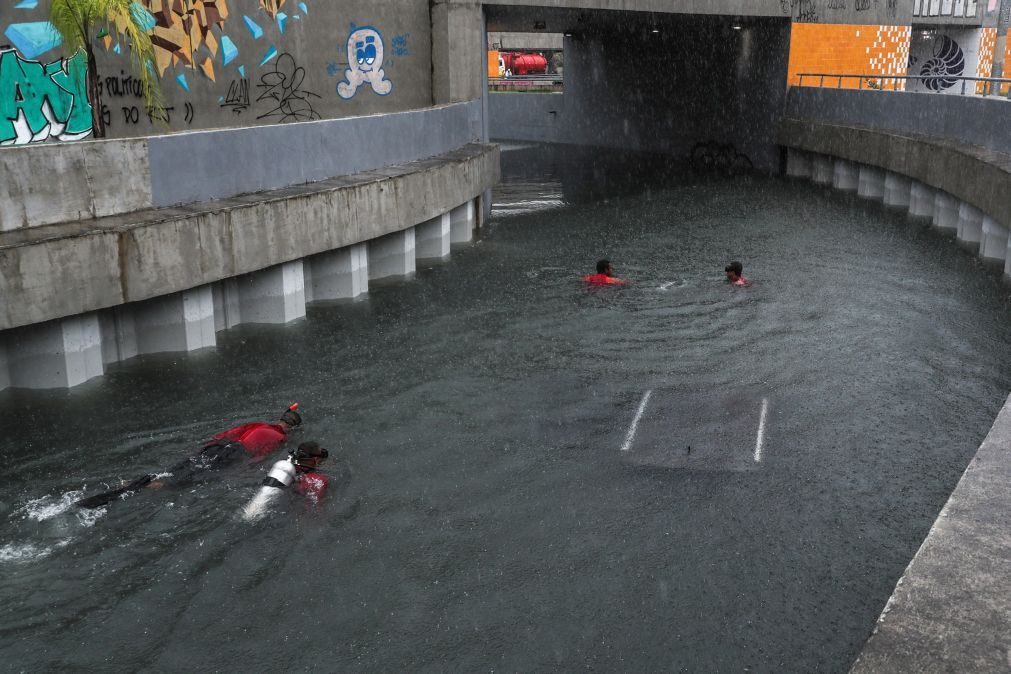 Sobe para 10 o número de mortos devido às chuvas intensas no Rio de Janeiro