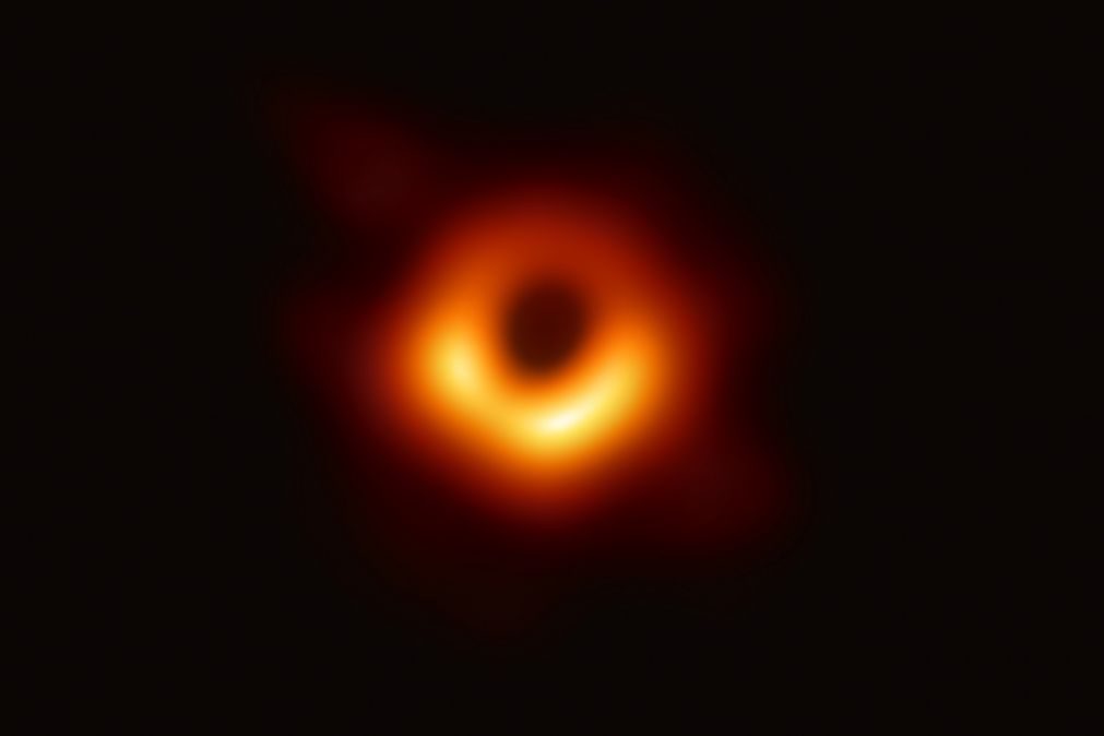 Eis a primeira imagem de sempre de um buraco negro