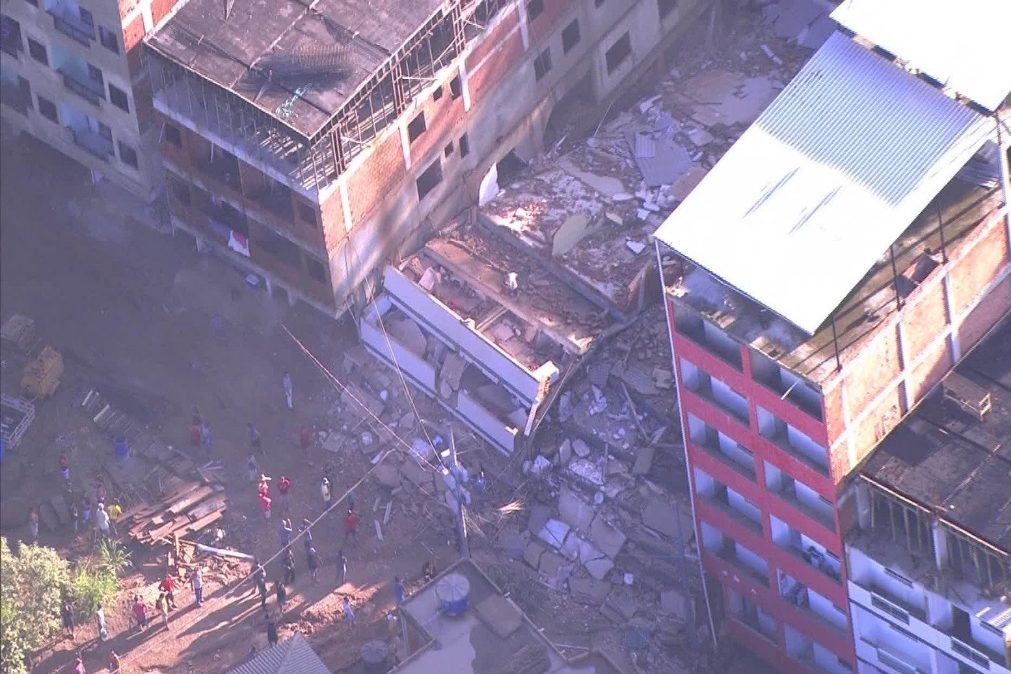 Pelo menos 2 mortos em desabamento de prédios no Rio de Janeiro