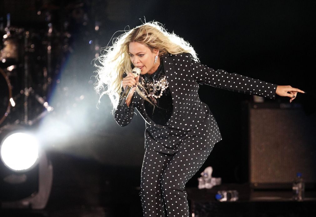 Beyoncé estreia documentário e lança 'álbum surpresa' em simultâneo