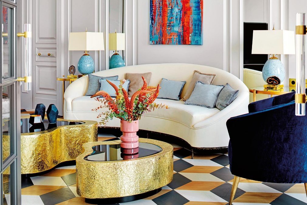 VIP Interiores. Casas contemporâneas  com dourados e padrões geométricos