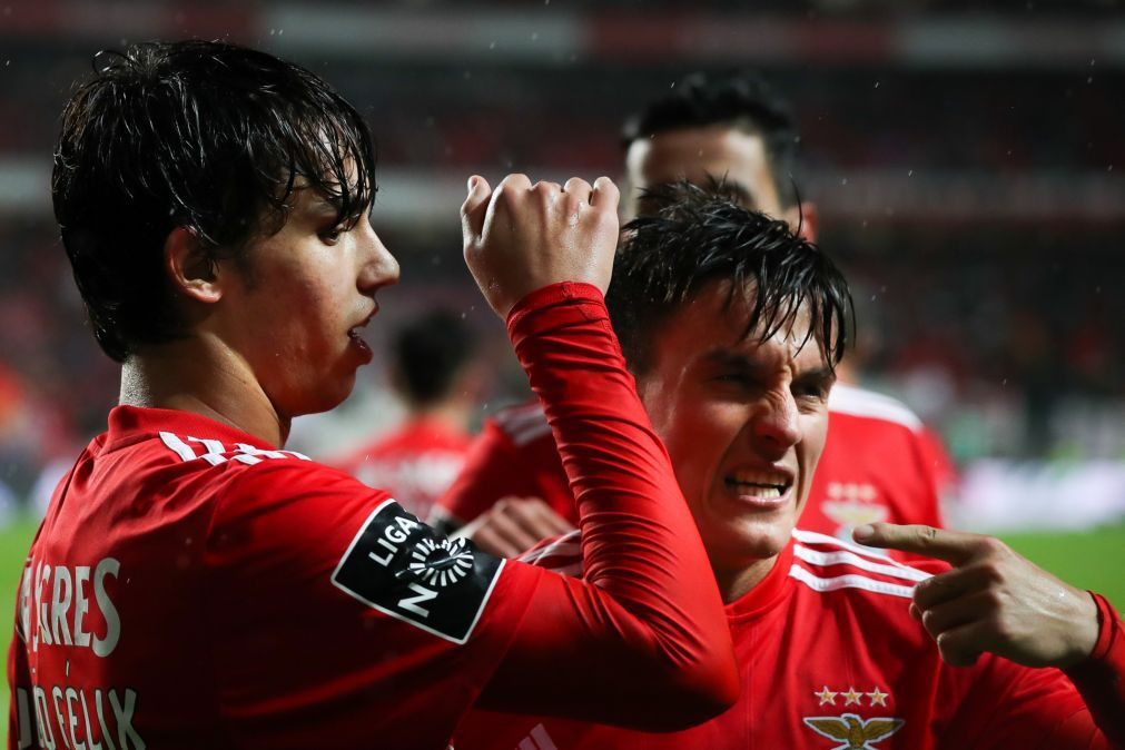 Benfica goleia Marítimo e fecha 30.ª jornada na frente