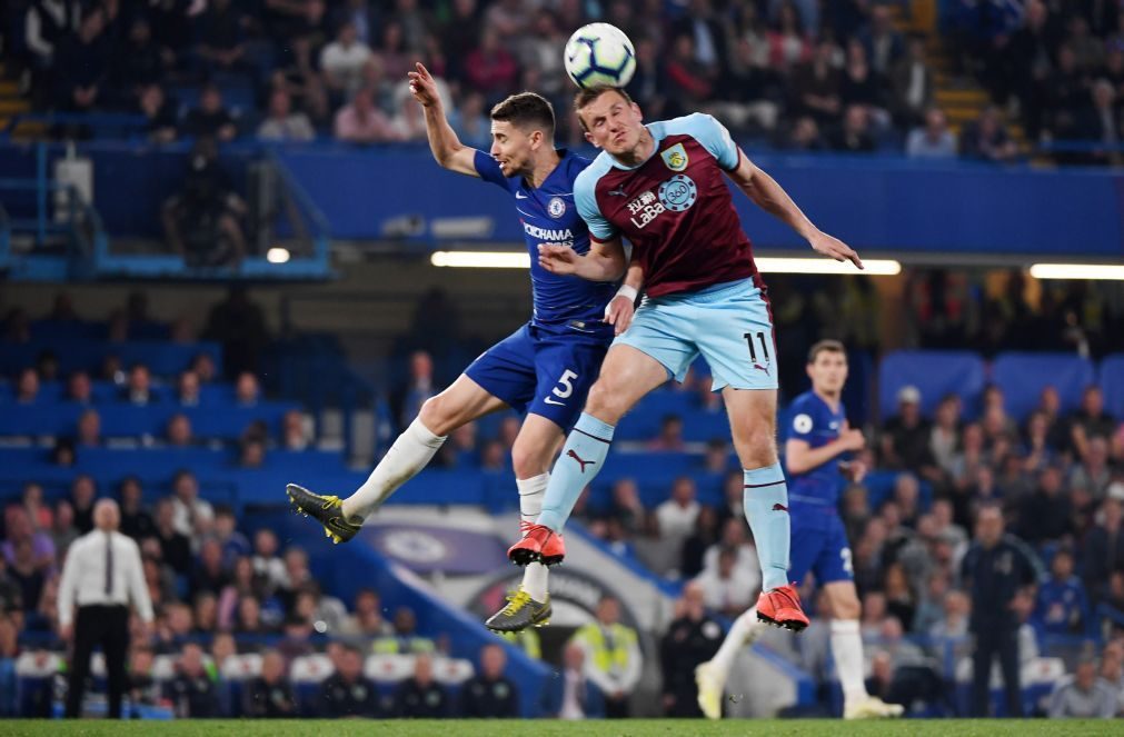 Chelsea empata com Burnley e complica contas do acesso à Champions