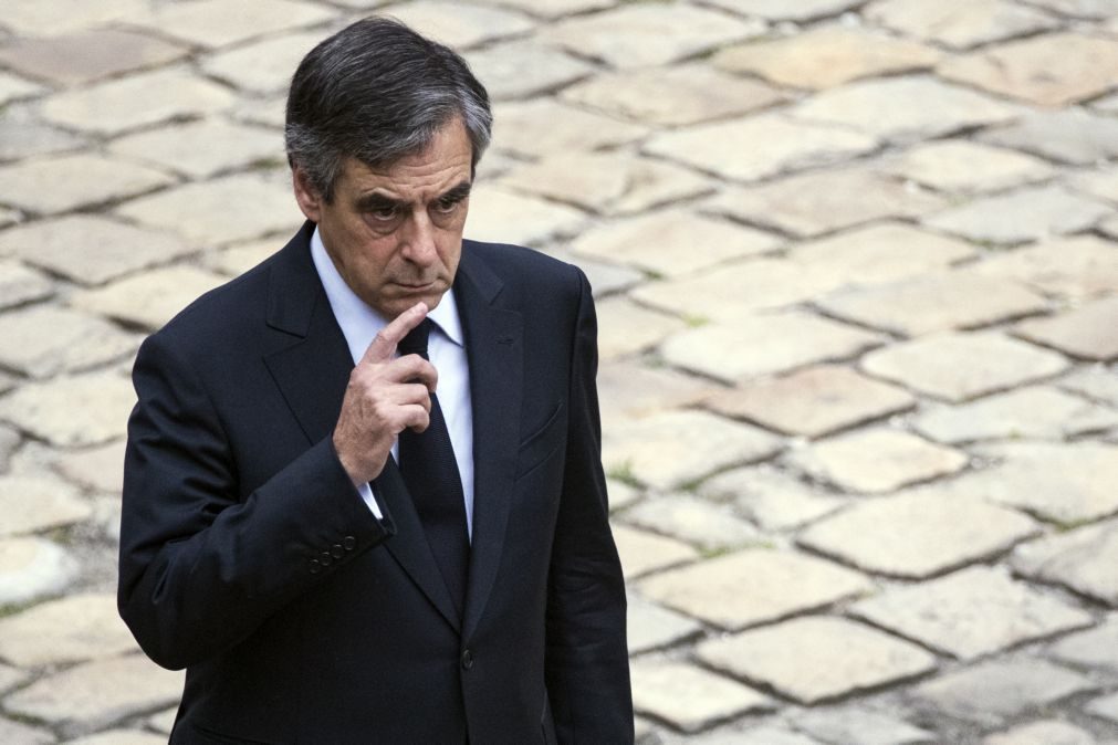 Antigo primeiro-ministro francês François Fillon vai ser julgado por corrupção