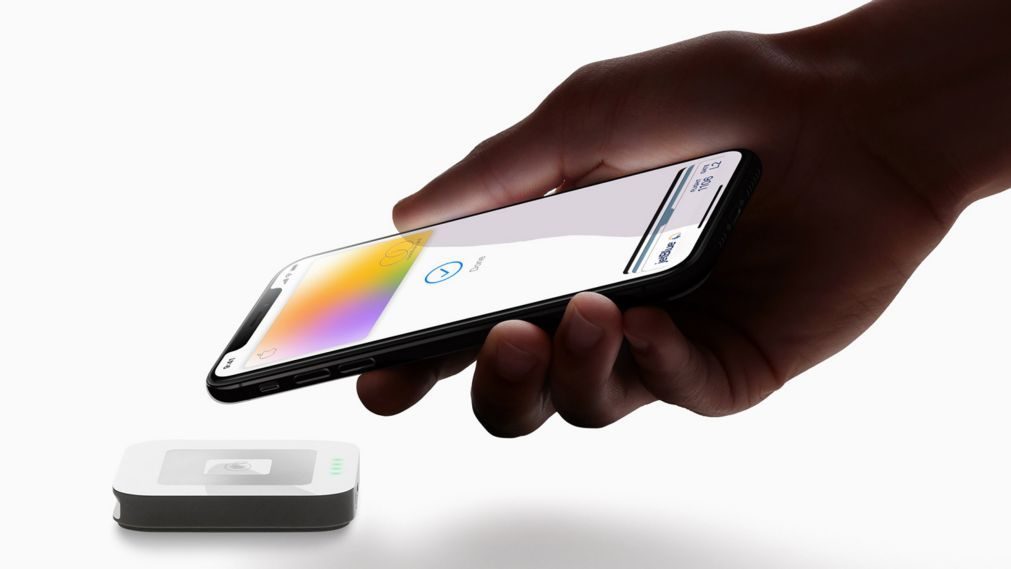ALERTA | Apple pede retirada de adaptadores para iPhone por risco de choque elétrico