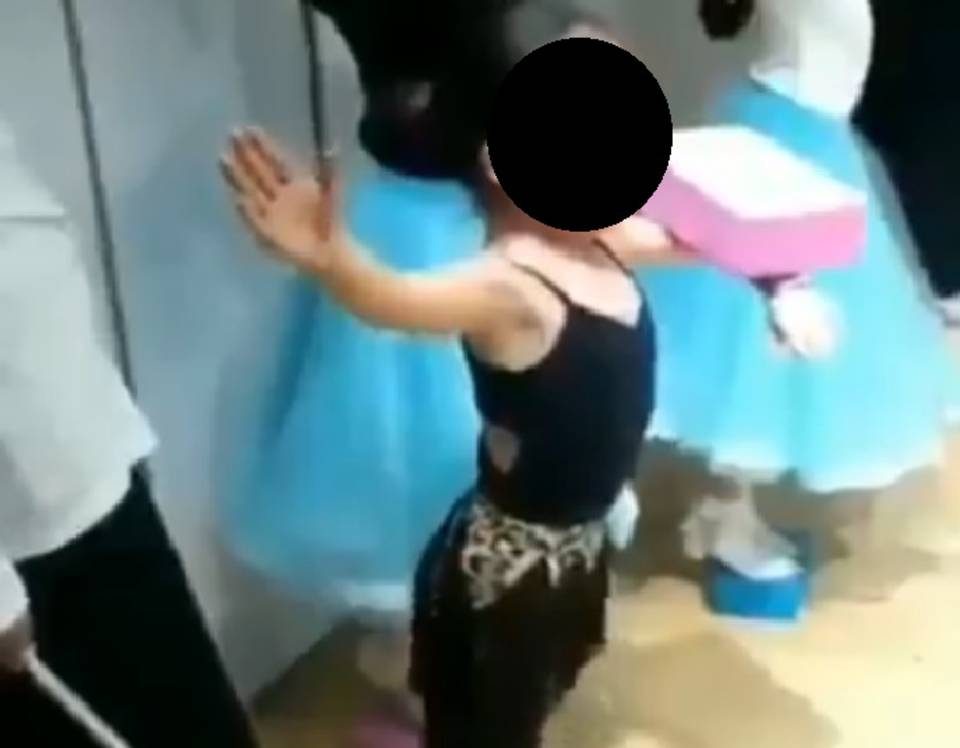 Menina é maltratada no decorrer de uma aula de ballet na China [vídeo]