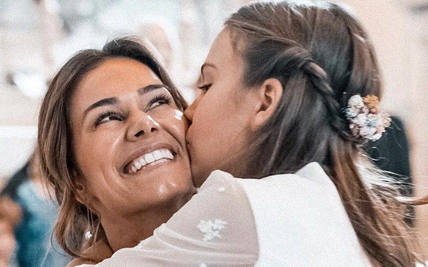 Filha Cláudia Vieira e Pedro Teixeira faz a primeira comunhão