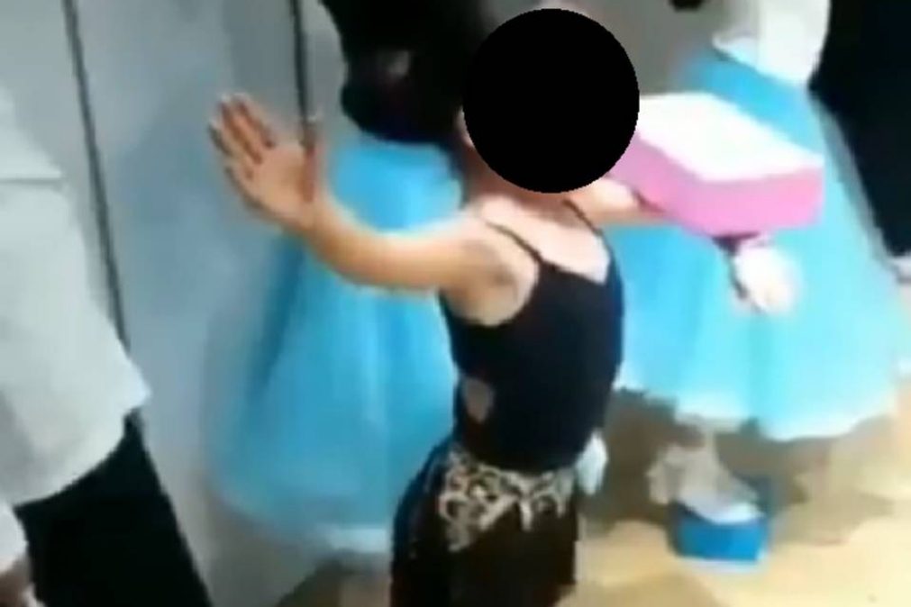 Menina de 5 anos tratada com crueldade em aula de ballet [vídeo]