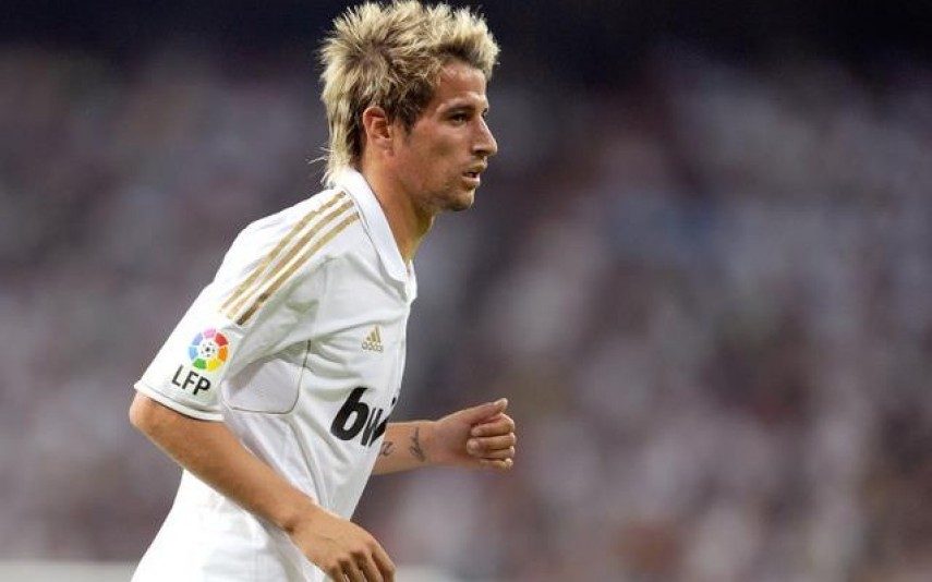 Fábio Coentrão pede desculpa após destruir bancada aos murros