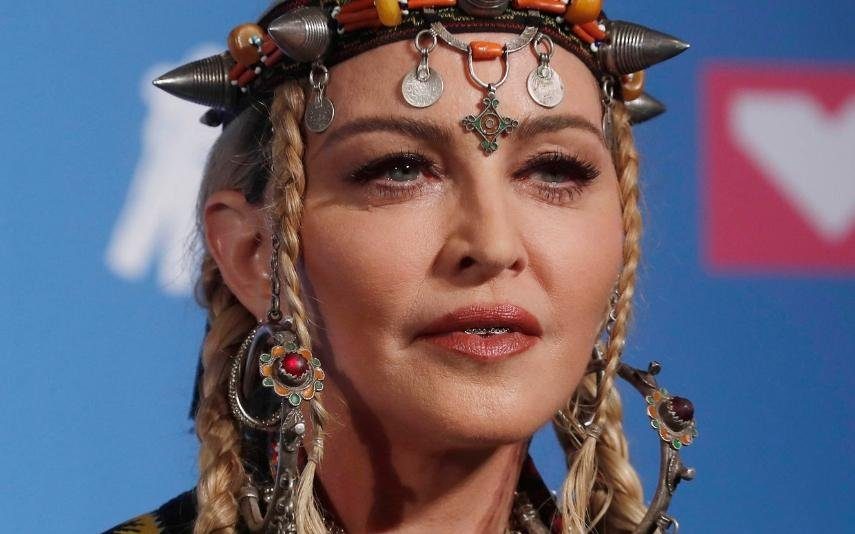 Madonna desvenda como é no papel de mãe Cantora não deixa os filhos terem telemóvel