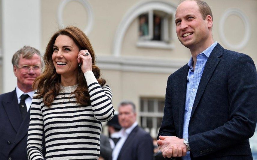 Duques de Cambridge radiantes com o nascimento do sobrinho Príncipe William recebe Harry na «sociedade da privação do sono»