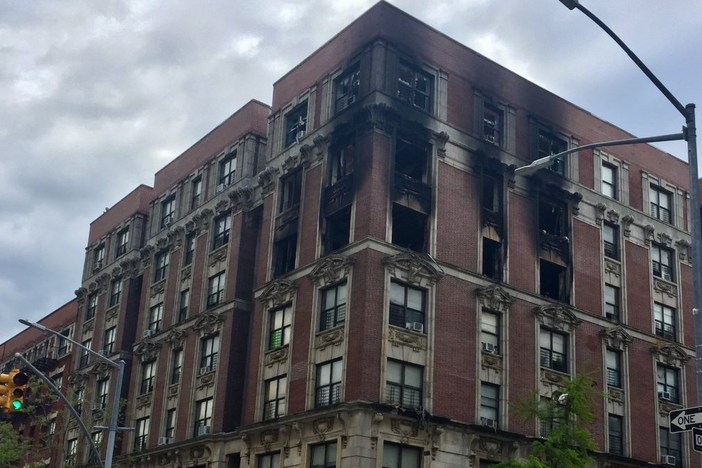 Casal e 4 filhos morrem em incêndio em Nova Iorque