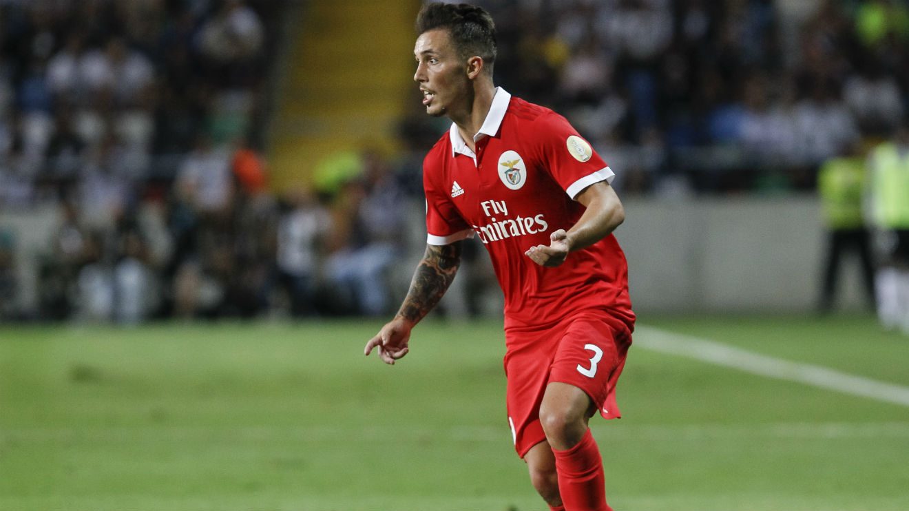 Grimaldo, o pequeno génio dono do corredor esquerdo do Benfica