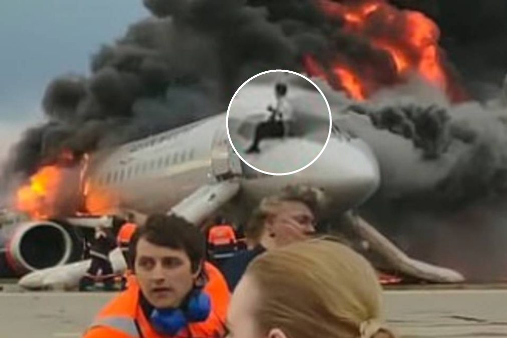 Copiloto salta da cabina de avião russo em chamas [vídeos]