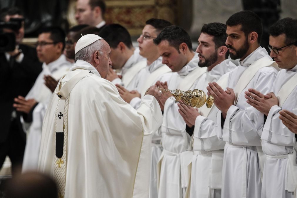 Papa Franciso ordenou 19 novos sacerdotes no Vaticano