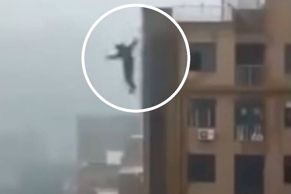 Morte imediata para jovem que caiu de arranha-céus a tirar selfie [vídeo]
