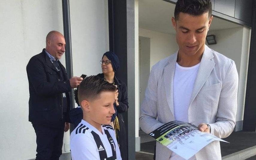 Cristiano Ronaldo realiza sonho de menino com tumor no cérebro
