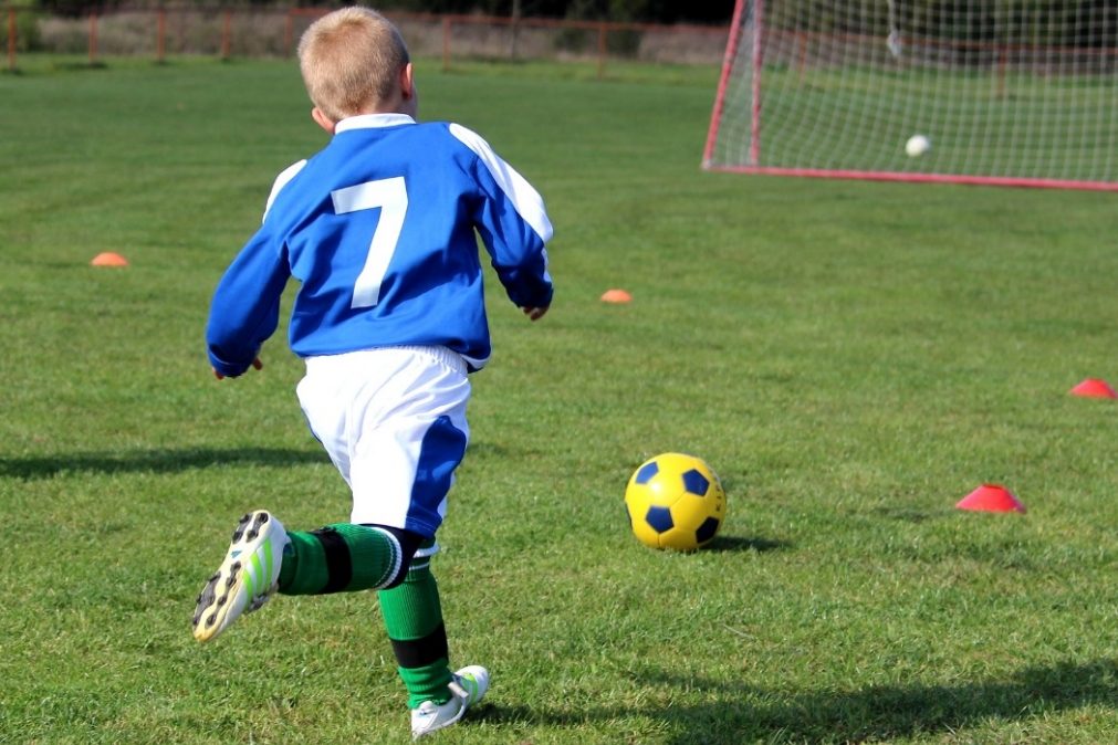 Devem os pais impingir um clube desportivo aos filhos?