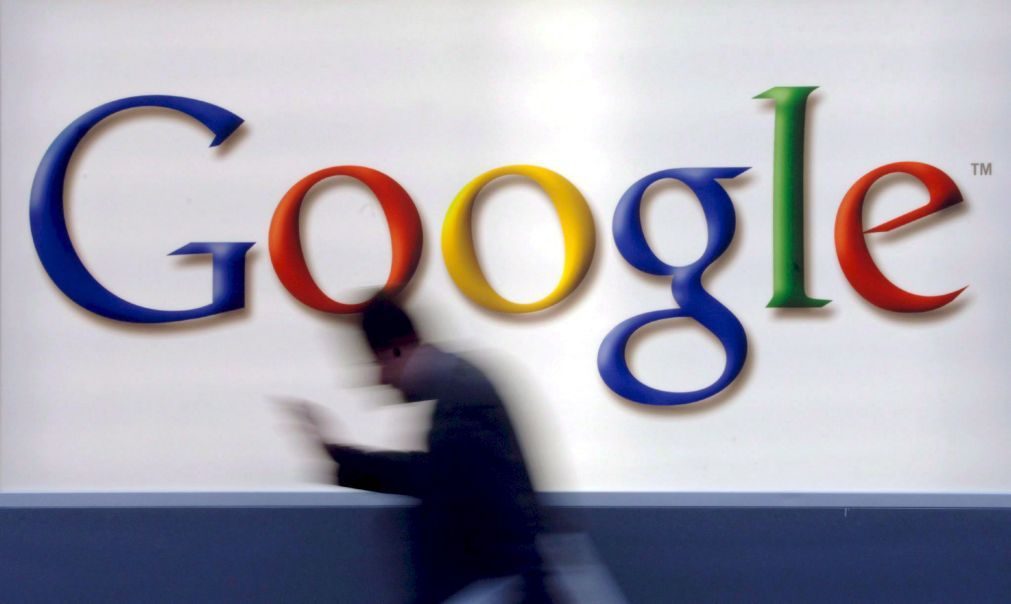 Google assegura que 'smartphones' da Huawei vão continuar com serviços básicos