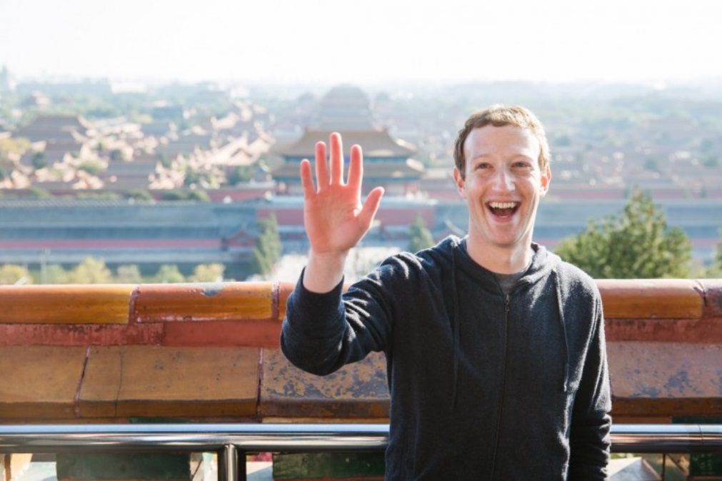 Facebook reorganiza-se mas Zuckerberg mantém-se na liderança