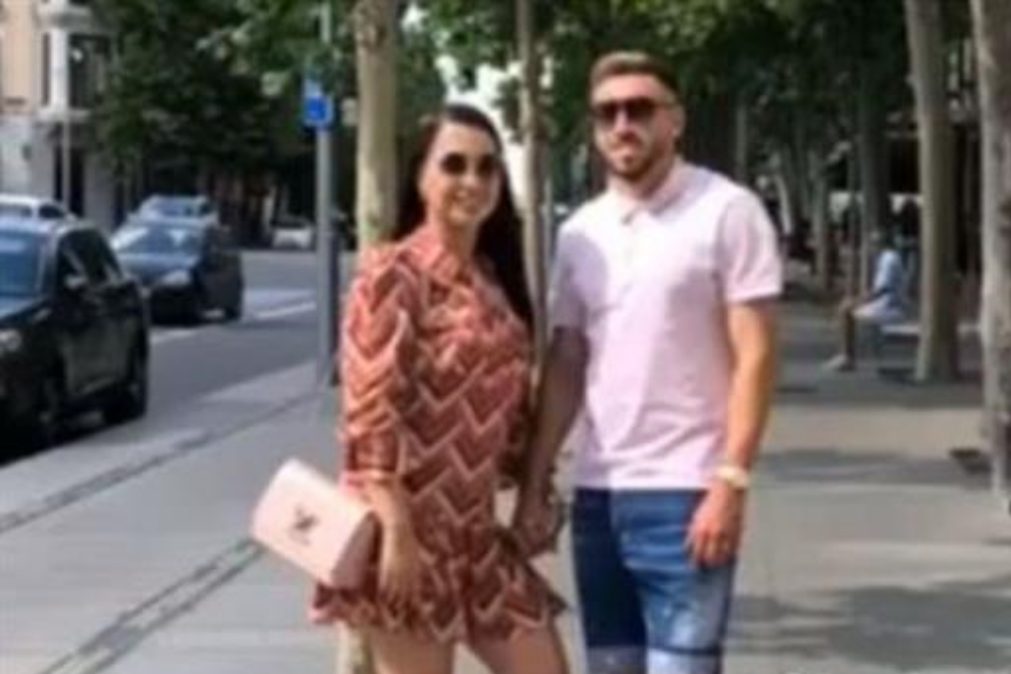 Hector Herrera já está em Madrid com a mulher [vídeo]