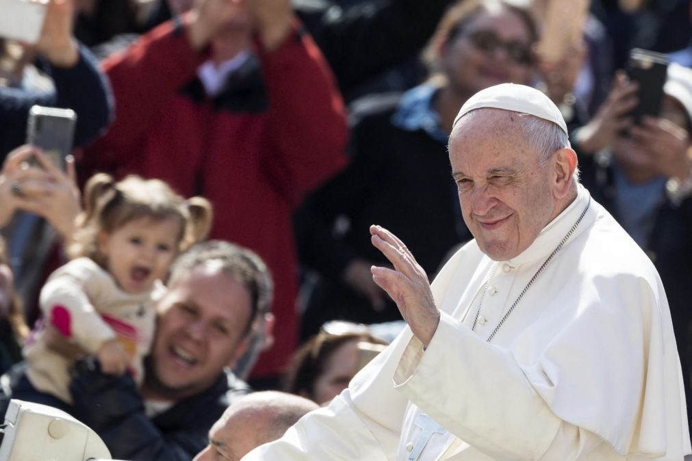 Livro Fake Pope analisa 80 falsas noticias sobre o Papa Francisco