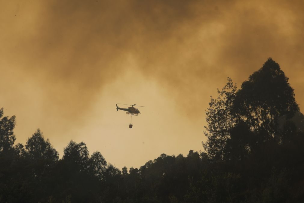 ALERTA | Incêndio com 3 frentes combatido por meios aéreos no Alandroal