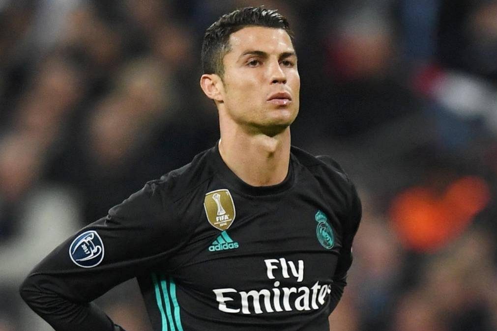 Cristiano Ronaldo irrita-se e gera polémica na chegada à China