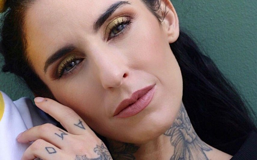 As tatuagens mudaram a vida de Sofia Dinis. Sem casa, namorado, trabalho e com 6 cêntimos na conta
