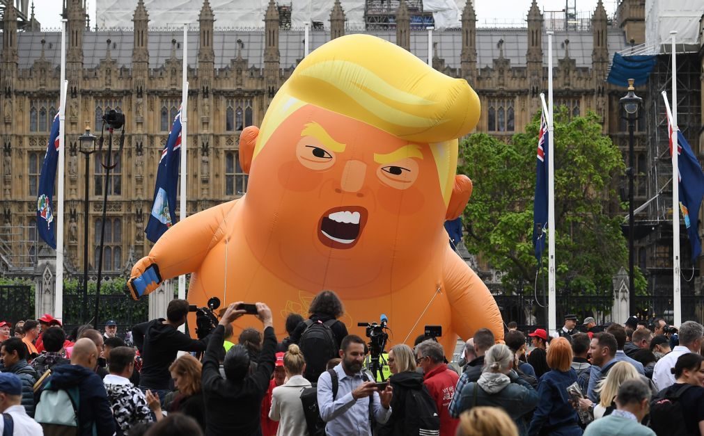 Bebé Trump sobrevoa Londres como parte dos protestos contra Presidente dos EUA