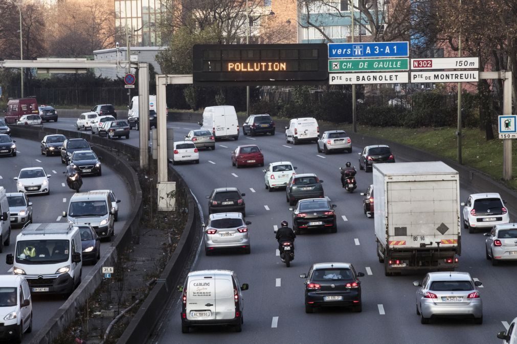 Proibida venda de carros a gasolina ou diesel em França a partir de 2040