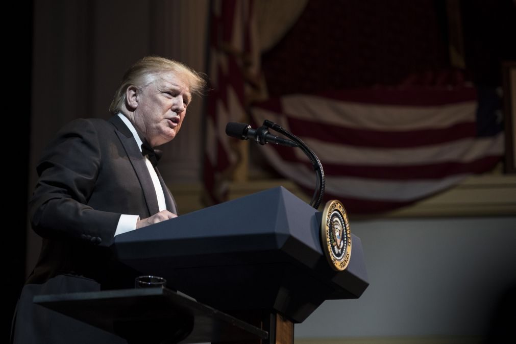 Trump anuncia acordo com o México e suspende taxas alfandegárias