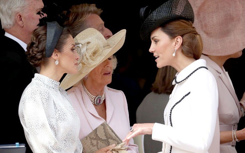 Kate terá quebrado o protocolo no momento em que se cruzou com a rainha Letizia
