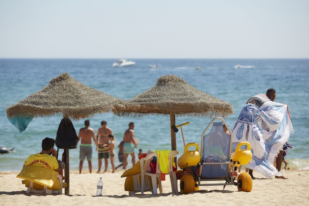 Praias do Algarve reabrem a banhos