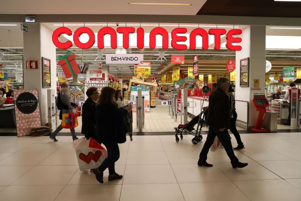 Trabalhadores dos supermercados e armazéns do Continente estão hoje em greve