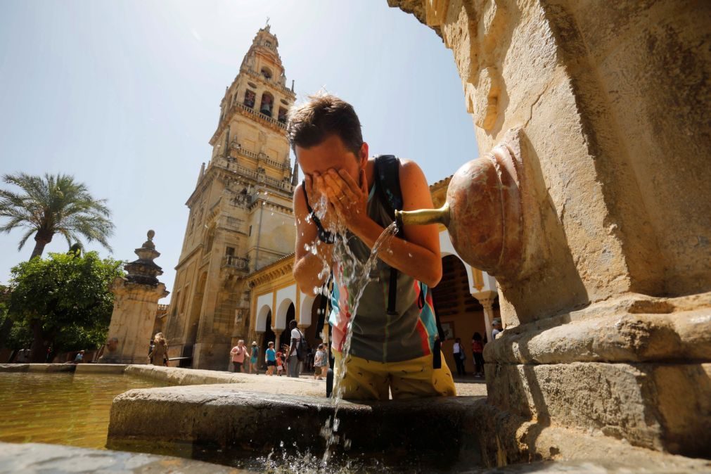 Vaga de calor faz 2 mortos em Espanha e encerra 4.000 escolas em França