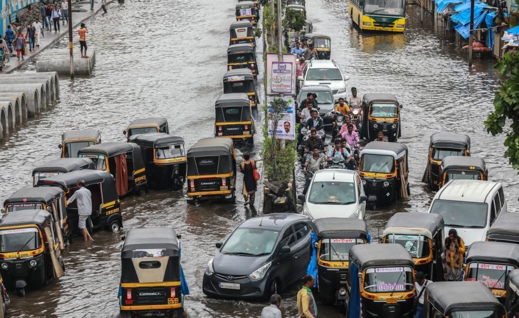 Índia | Pelo menos 15 mortos após chuvas torrenciais
