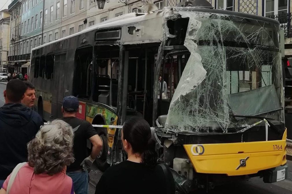 Despiste de autocarro faz cinco feridos na Baixa de Lisboa