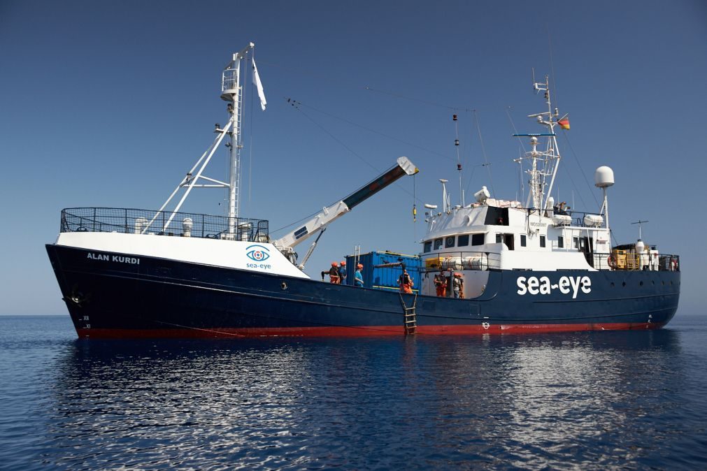 Malta recusa receber migrantes de um navio que continua a rumar para o país