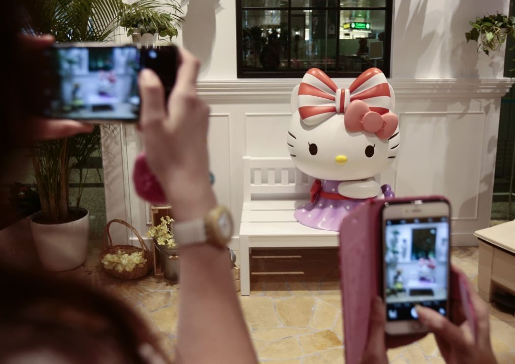 Bruxelas multa empresa dona da Hello Kitty em 6,2 milhões de euros