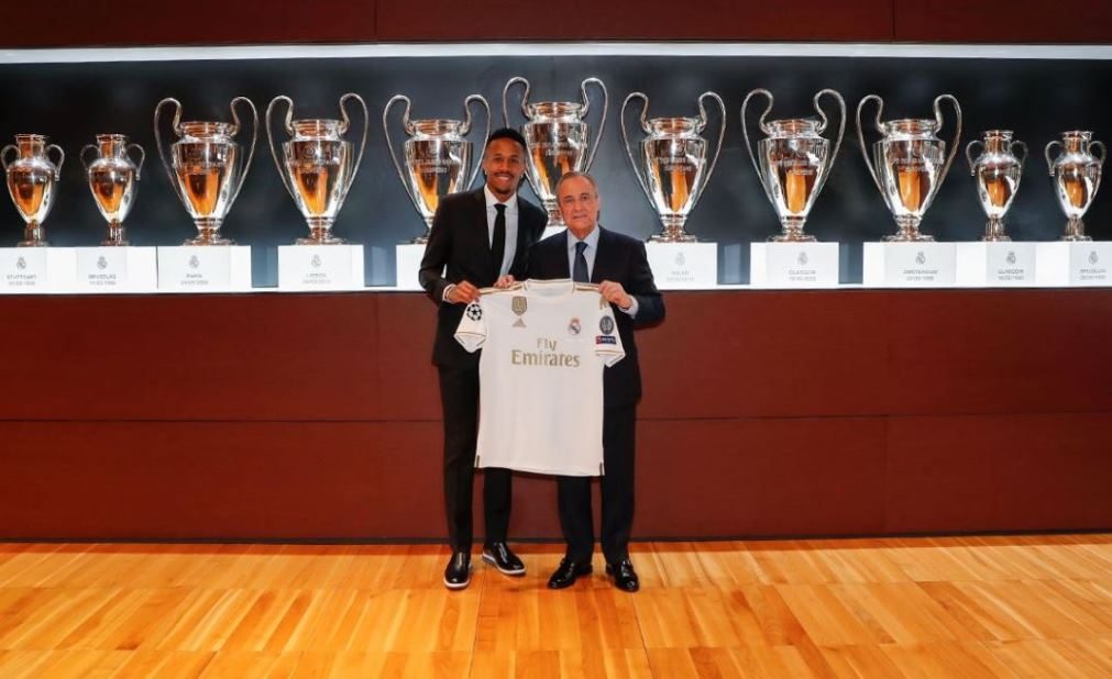 Militão apresentado no Real Madrid: «O melhor clube do mundo»