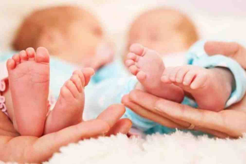 Clínica de fertilidade comete «erro grosseiro» e mãe tem de devolver bebés