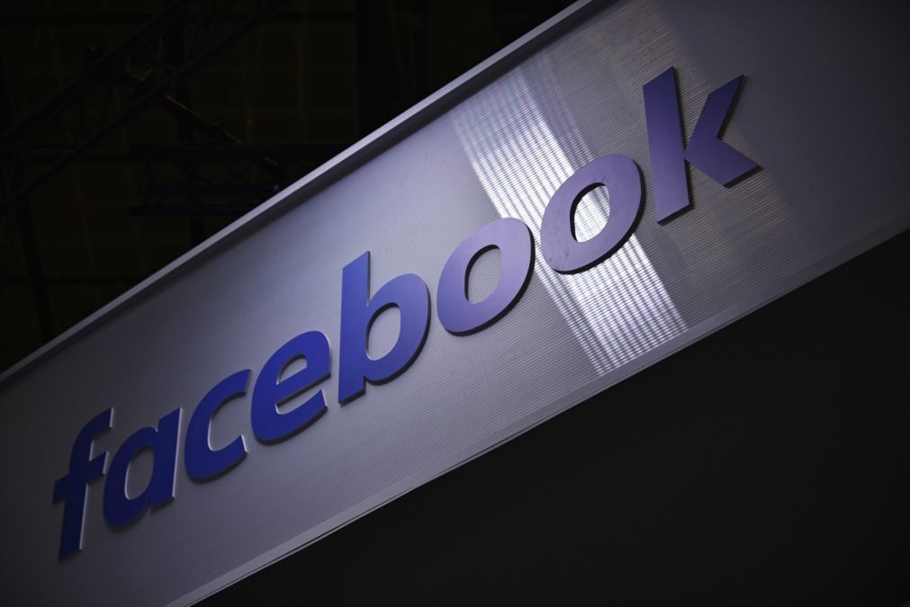 Facebook multado em 5 mil milhões de dólares
