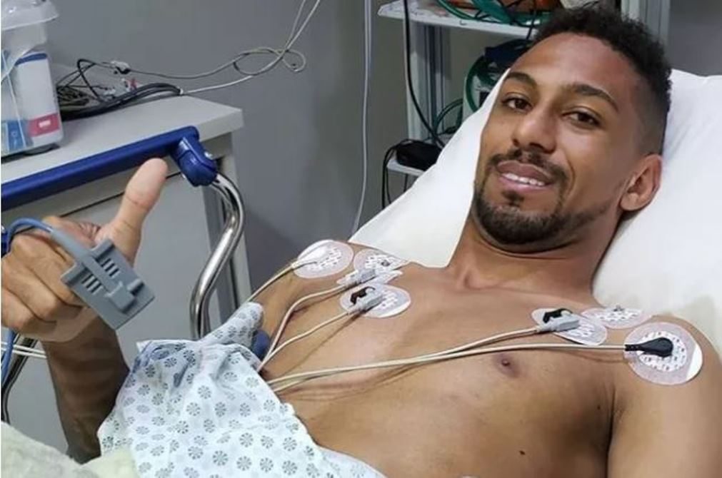 Jogador brasileiro de 24 anos sofre paragem cardíaca durante o treino