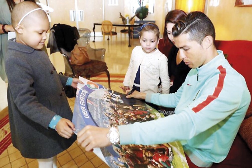 Cristiano Ronaldo: Conheça toda a história das meninas que fizeram parar o estágio da seleção