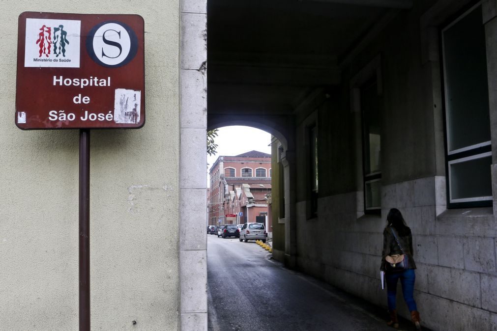 Paciente espera há 265 dias numa cama do Hospital São José porque não tem para onde ir