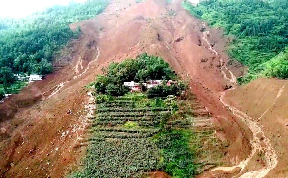 Sobe para 21 número de mortos em deslizamentos de terra na China