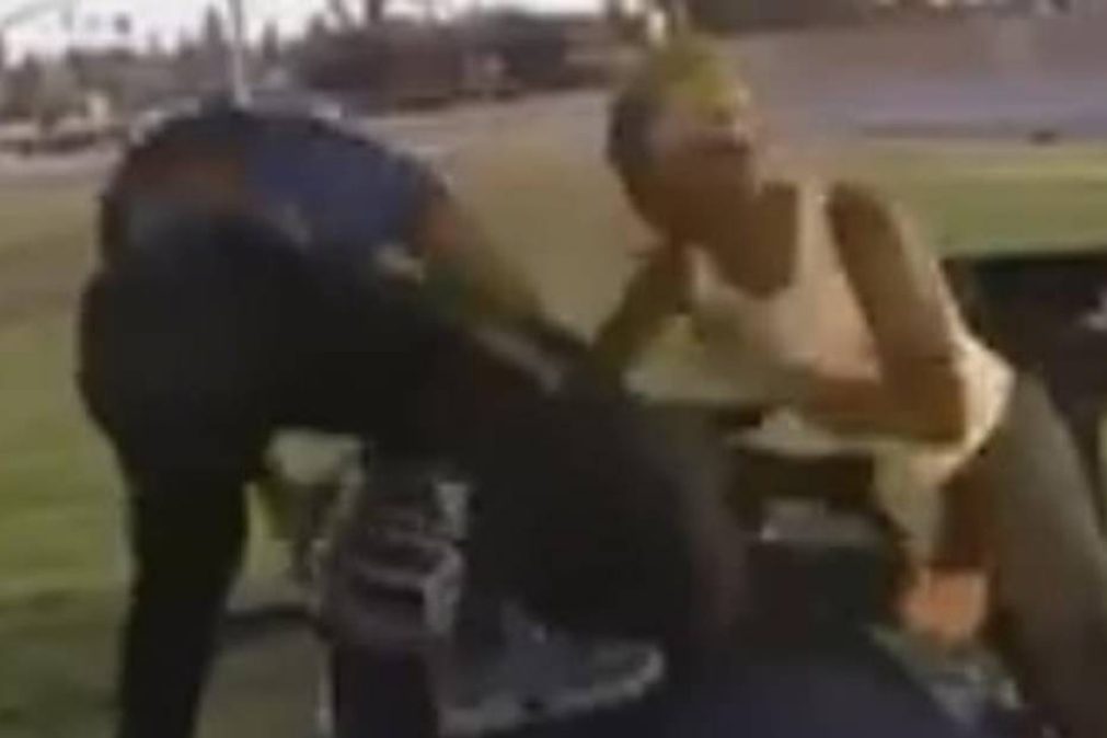 Dupla agride três adolescentes em parque de patinagem [vídeo]