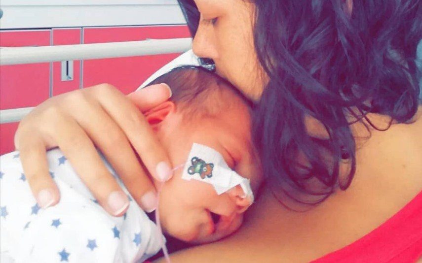 Recém-nascido apanha meningite Alerta da mãe sobre visitas torna-se viral