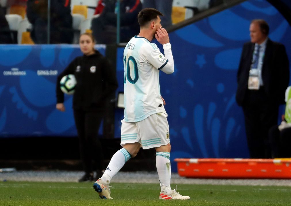 Messi suspenso de jogos internacionais por três meses